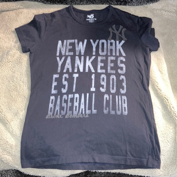 🎉4 for $20 Banner Supply Co Yankees Tee, Small - Picture 1 of 5
